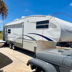 2006 Clean 5th Wheel Rv