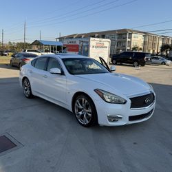 2015 Infiniti Q70 (120,000) Miles 