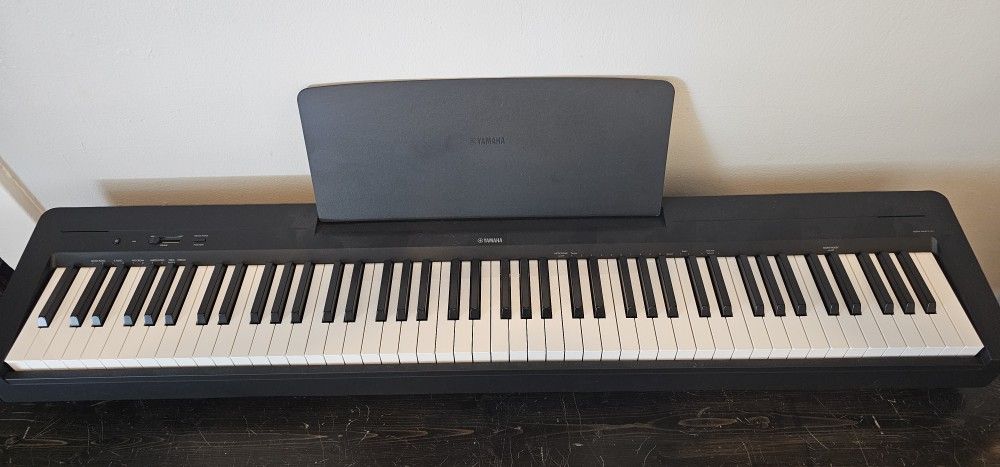 Yamaha Digital Piano (P-143B)
