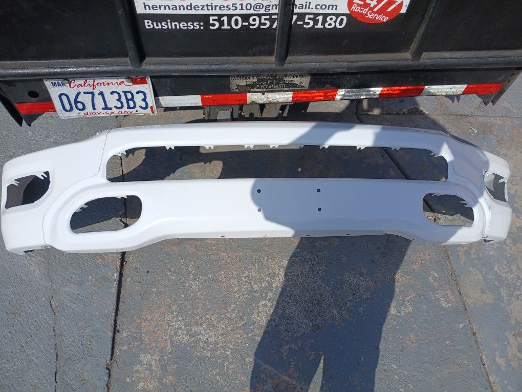 BRAND NEW OUT THE BOX. 2019-2024 DODGE RAM FRONT FACE BAR W/ FOG LIGHTS & SENSOR HOLES