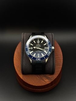 Luxury Automatic Dive Watch – Blue Bezel, Black Dial, Rubber Strap