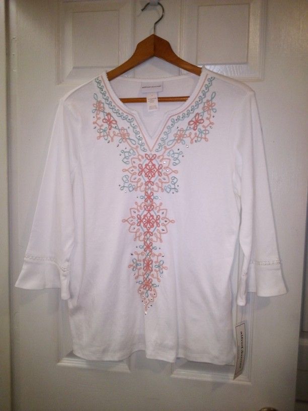 NWT Alfred Dunner Embroidered Peachy Keen White Shirt Size Small