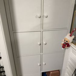 IKEA White KALLAX 8 Cube Book Shelf with 7 KOMPLEMENT Kallax Doors Inserts & rolling underframes