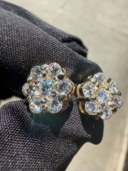 14k cluster Lab diamond earrings VS