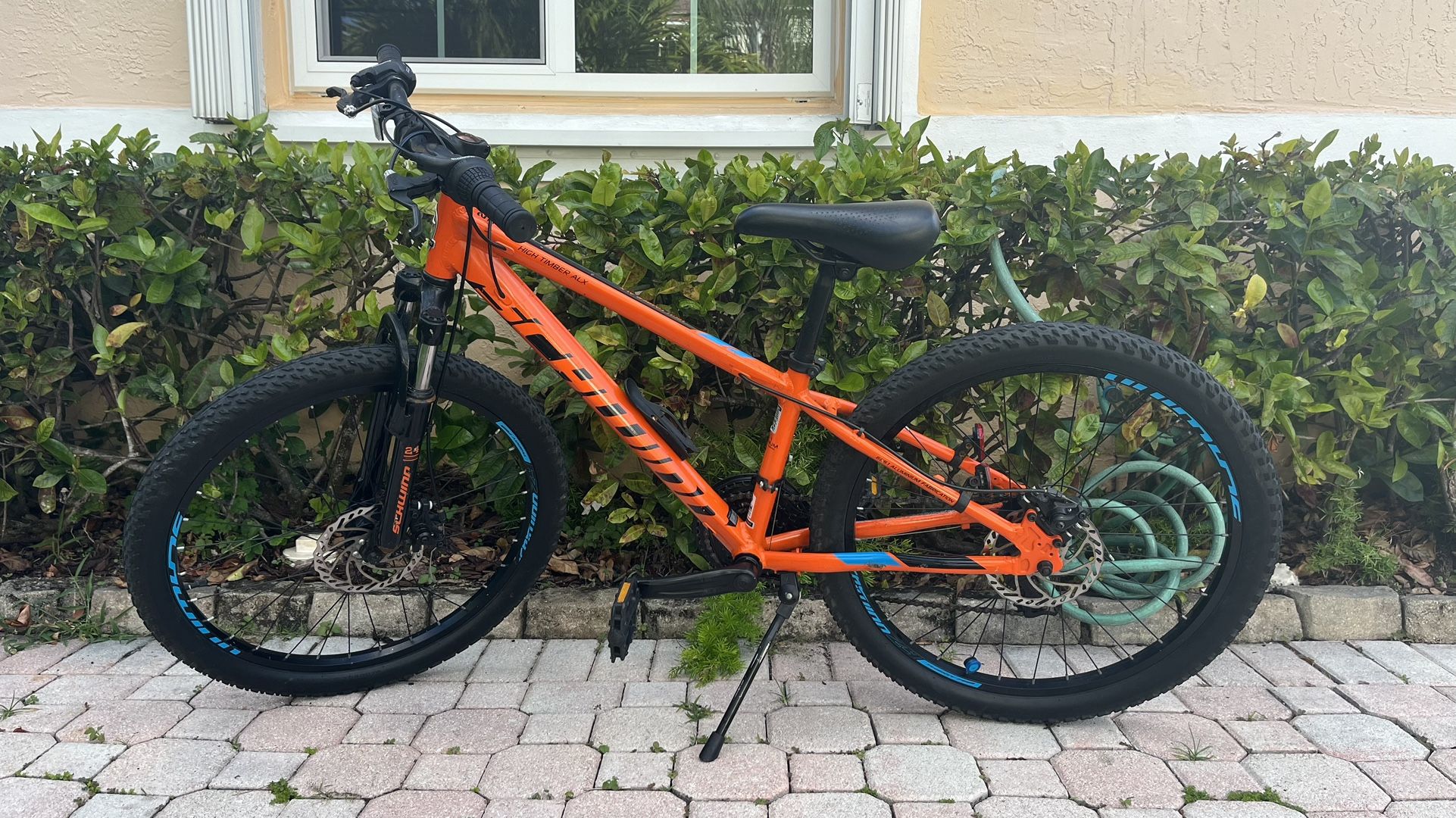 Schwinn 24’ High Timber Mountain Bike