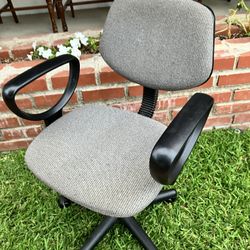 Free Swivel Desk Chair
