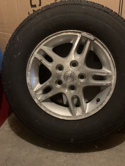 16 Inch  JEEEP Wheels And Tires  And A Spare ! Mint !!!!