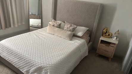 Queen bed