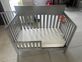 Delta children’s Skylar 4 in 1 toddler bed and crib
