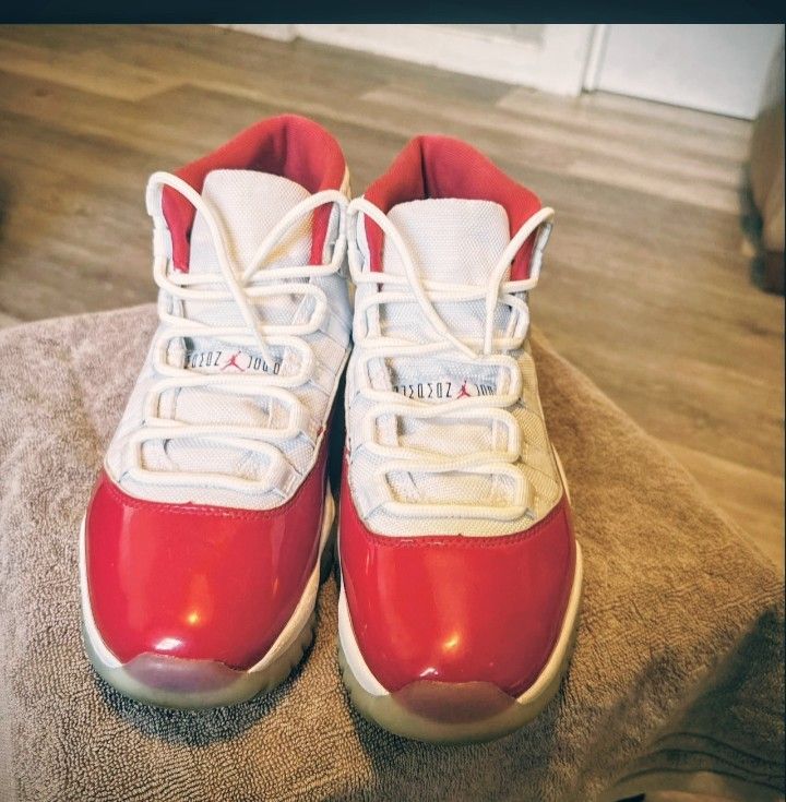 Size 9 Jordans ♥️