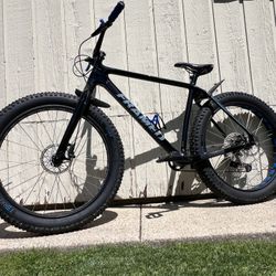 BRAND NEW SELLING PRETTY CHEAP ALASKAN FRAMED CARBON FAT MOUNTAIN BIKE SIZE LARGE FAST 27.5 TIRES