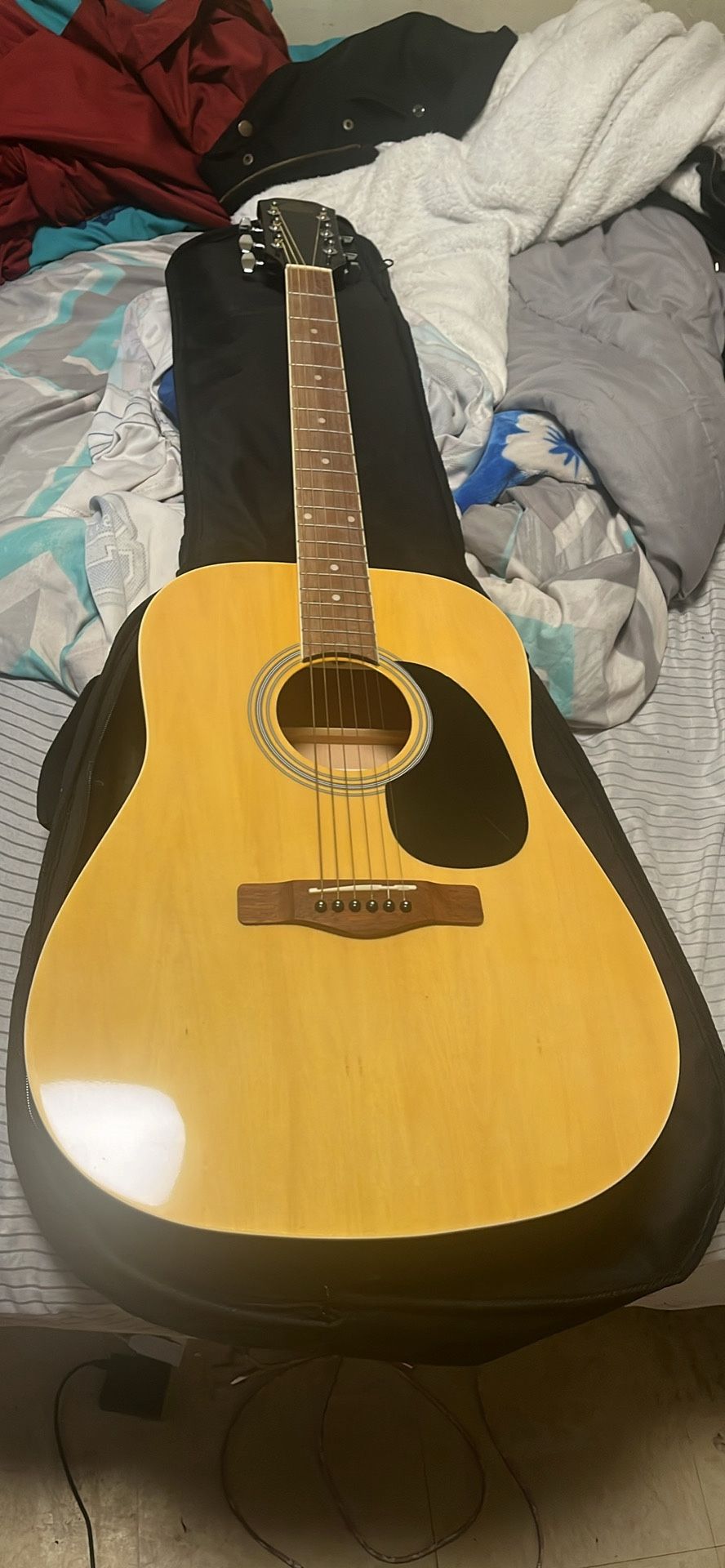 Rogue Acoustic Guitar