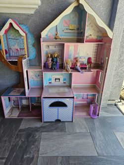 Barbie House $30