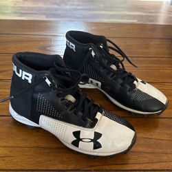 Under Armor Cleats/Size 6Y