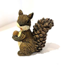 Squirrel Resin Figurine Collectible Decorative Statue Home Decor Ornament 4x5
