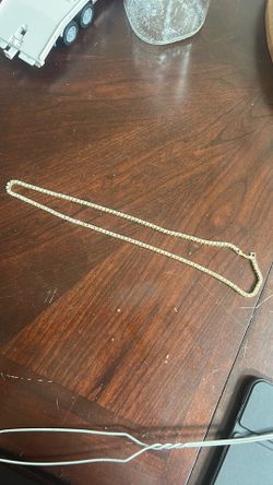 Diamond chain with gold accent