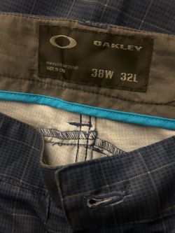 Oakley‘s pants
