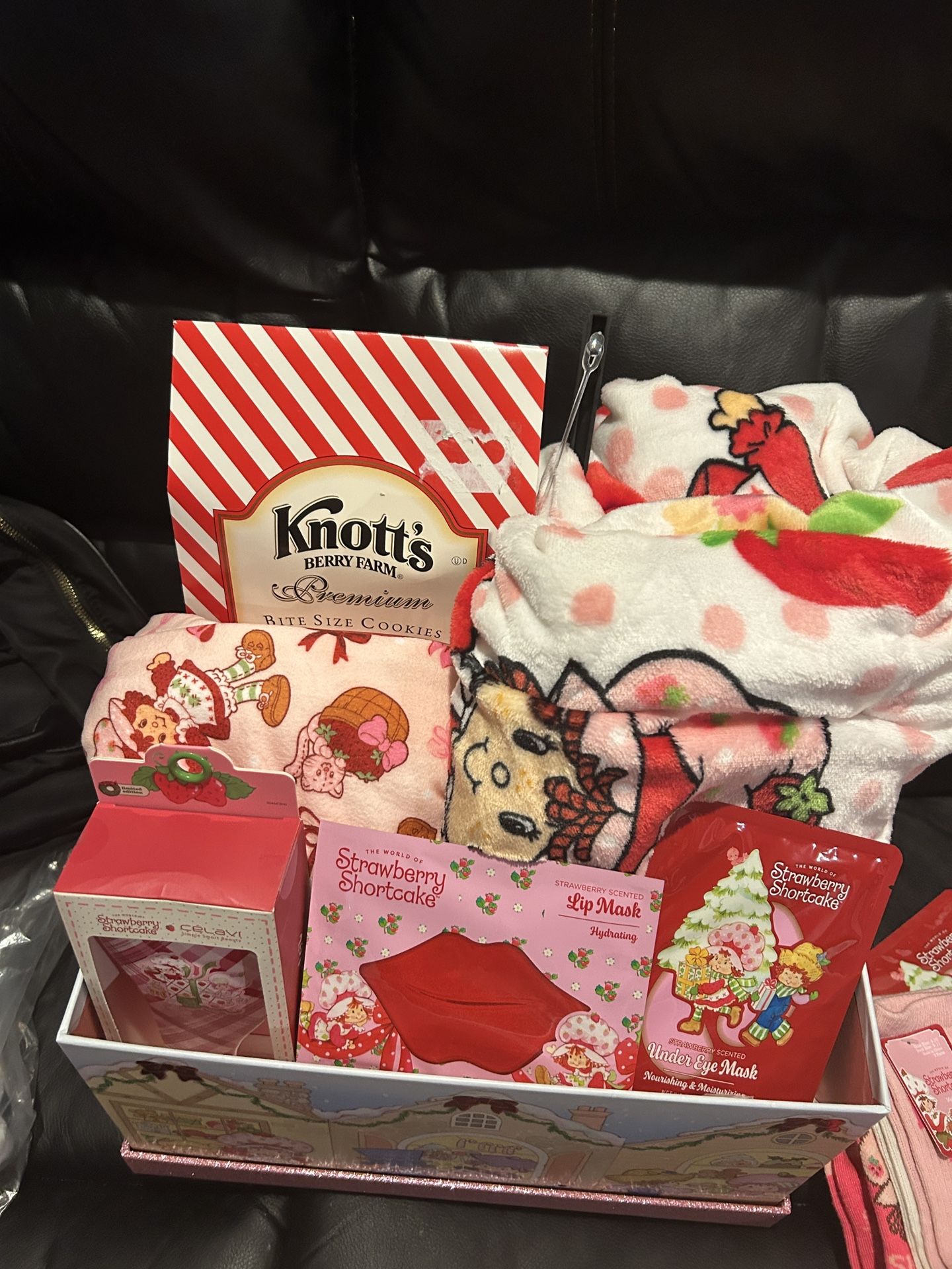 Strawberry π Shortcake π° Basket $95