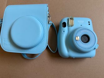 Polaroid camera Instax Mini 11 with Case