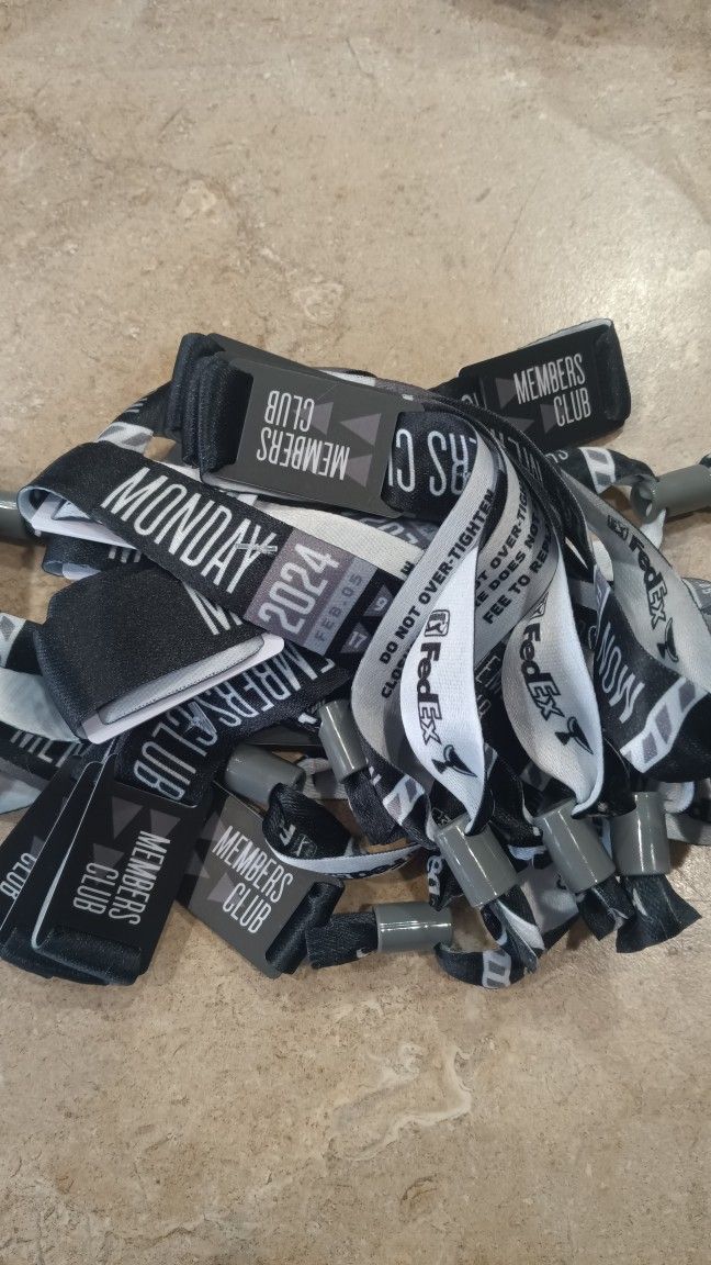 Monday Tuesday Greenskeeper Members club Phoenix Open Waste Management Wristbands