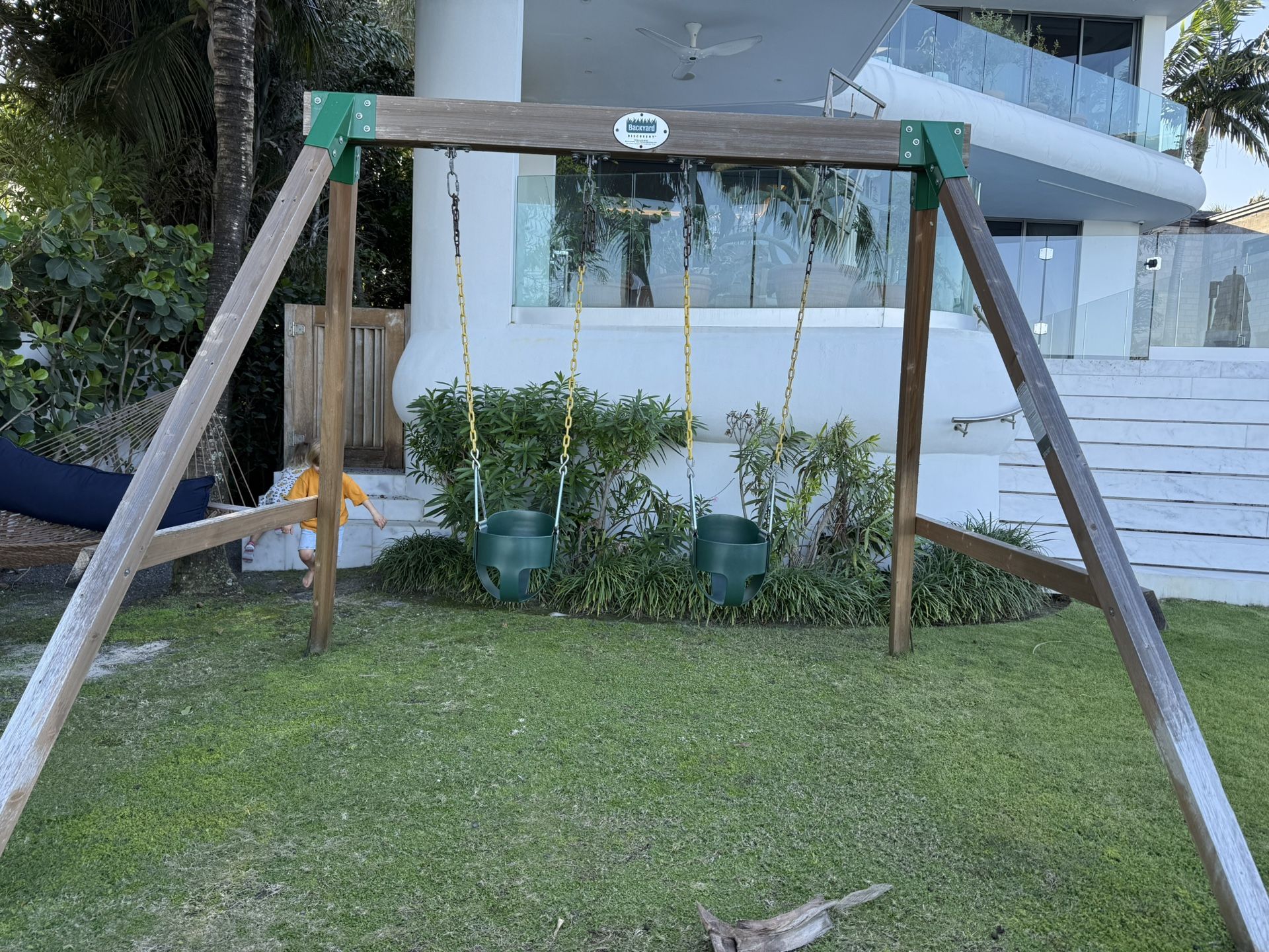Backyard Discovery HEAVY-DUTY DURANGO SWING SET