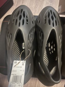 Onxy Yeezy Foamrunners