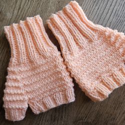 Vintage handmade acrylic crochet fingerless gloves Women's  Peach One Size