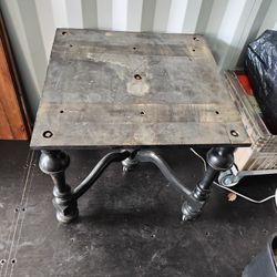 Antique Round Table With 2 Leaf's 