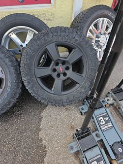 Chevy Silverado 20'' With 33x12.50x20