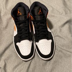 Air Jordan 1 Mid Black /Starfish-white