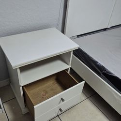 QUEEN BEDROOM SET 