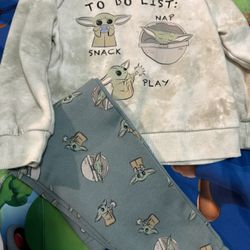 BABY YODA SWEATSHIRT AND PANTS 