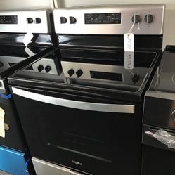 New Scratch And Dent Whirlpool 5 Burner Glass Top Stainless Steel Range. 1 year Warranty 