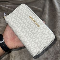 Brand New Michael Kors Hand Wallet