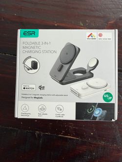 esr foldable 3-in-1 magnetic charging station