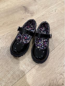 Girls black shoes size 8
