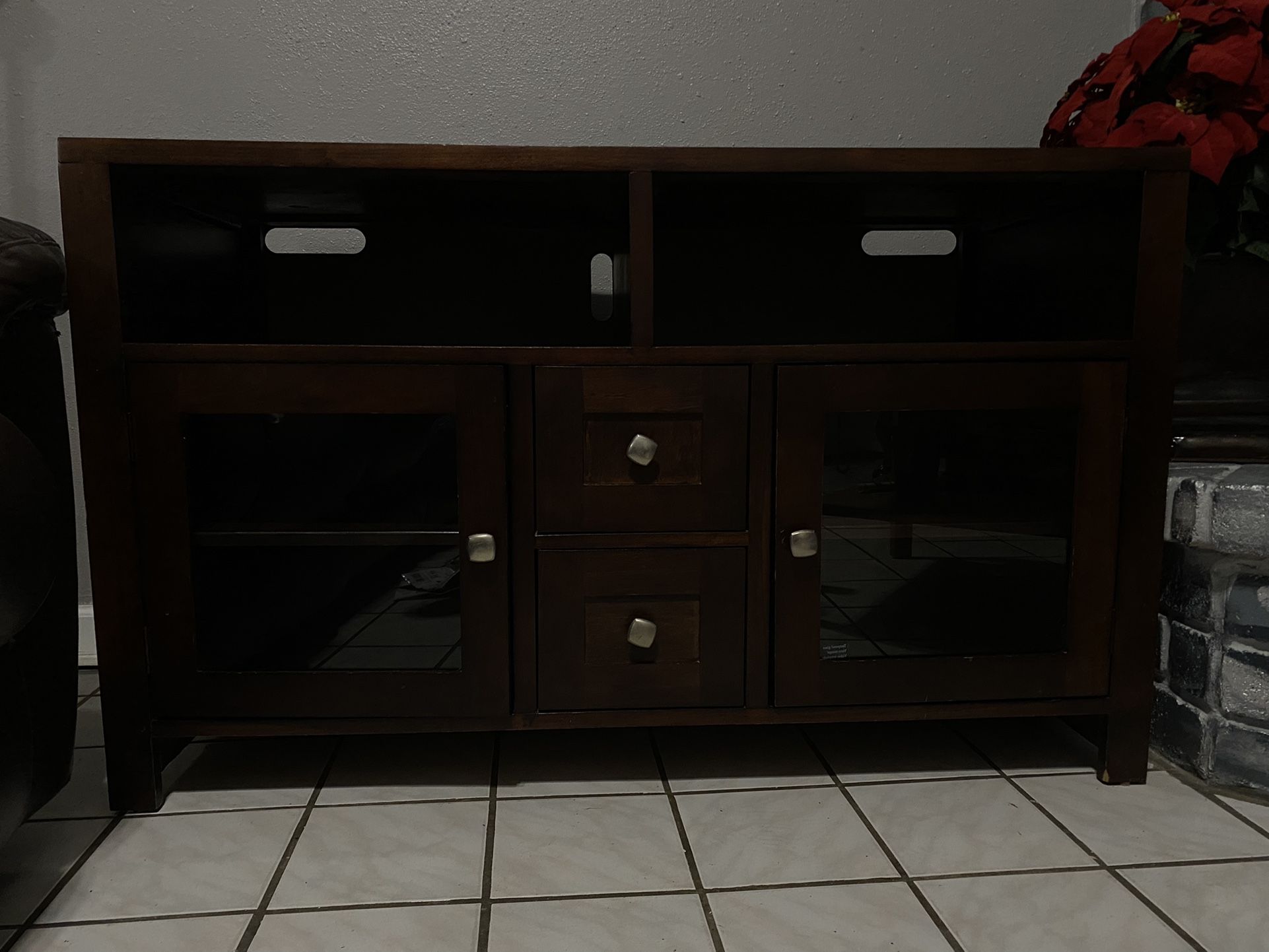 2-door Tv stand with storage and little drawers