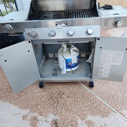 Monument 4-Burner Gas Grill – 2 Side Burners