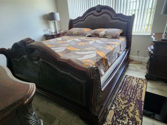 Beautiful Complete Bedroom Set – Elegant & Solid Wood Look