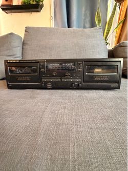 Double cassette player