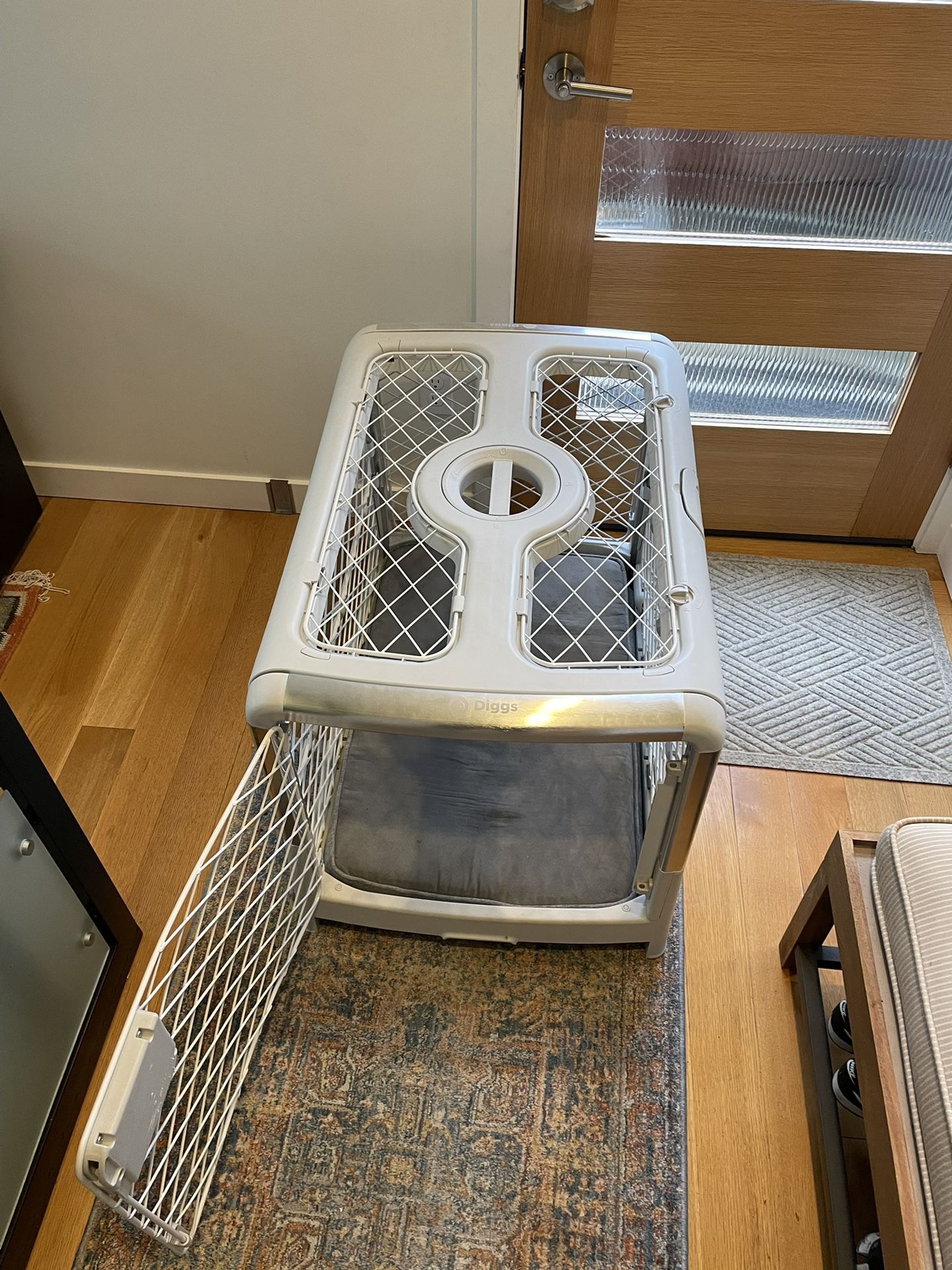 Diggs Revol Dog Crate, M for Sale in Seattle, WA OfferUp