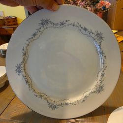 Mikasa 5 Piece Chadsworth Fine China With 4 Accessories 