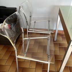 Glass Table Top With 4 Plastic Chairs
