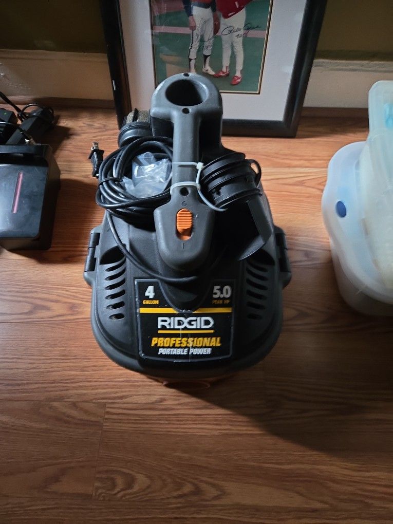 RIDGID  VACUUM CLEANER 