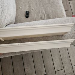 2 Plastic Wall Shelves 