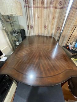 WOODEN EXTENDING DINER TABLE WITH 6 CHAIRS INCLUDED