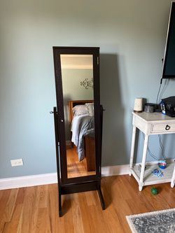 Vanity mirror
