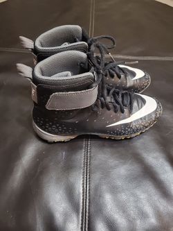 Nike football cleats boys youth 4.5