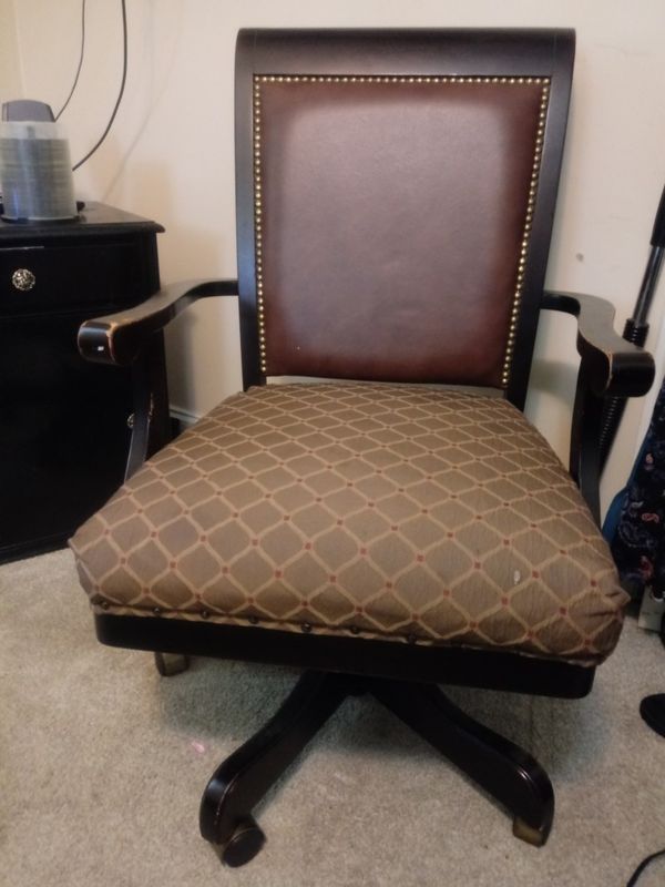 Cherry Wood Swivel Desk Chair $10 for Sale in Norfolk, VA - OfferUp