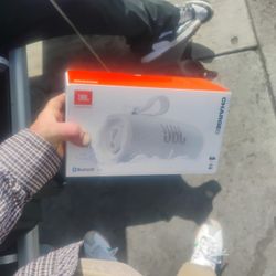 Jbl Charge 6 Brand New With Recipt  Never Opened 120$todaysdealonly